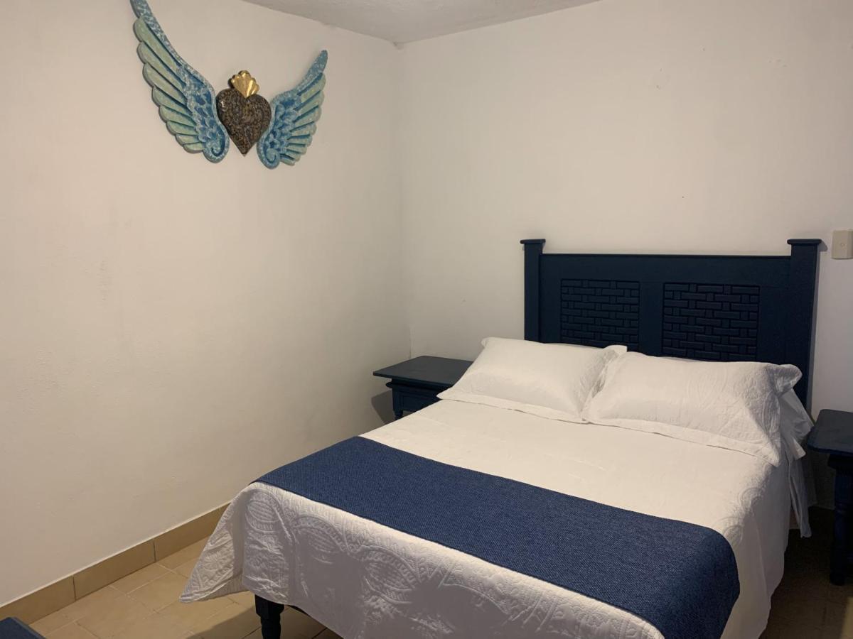 Hotel & Hostal Santuario サン・ミゲル・デ・アジェンデ エクステリア 写真